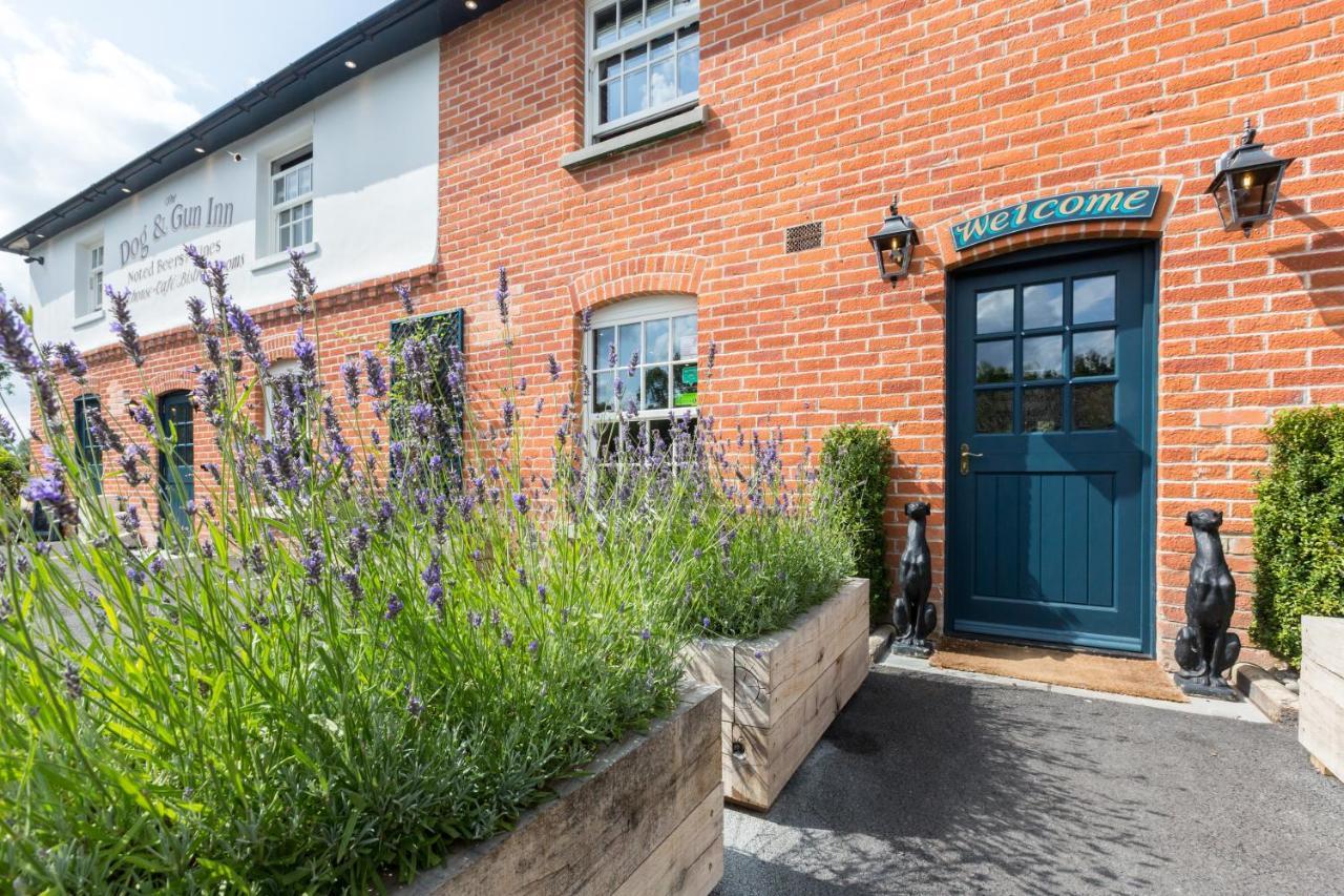 The Dog & Gun Inn Netheravon Eksteriør billede