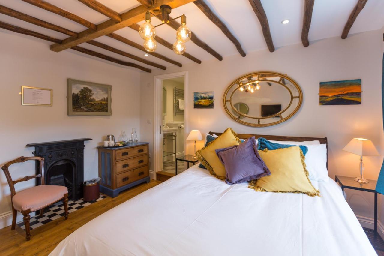 The Dog & Gun Inn Netheravon Eksteriør billede